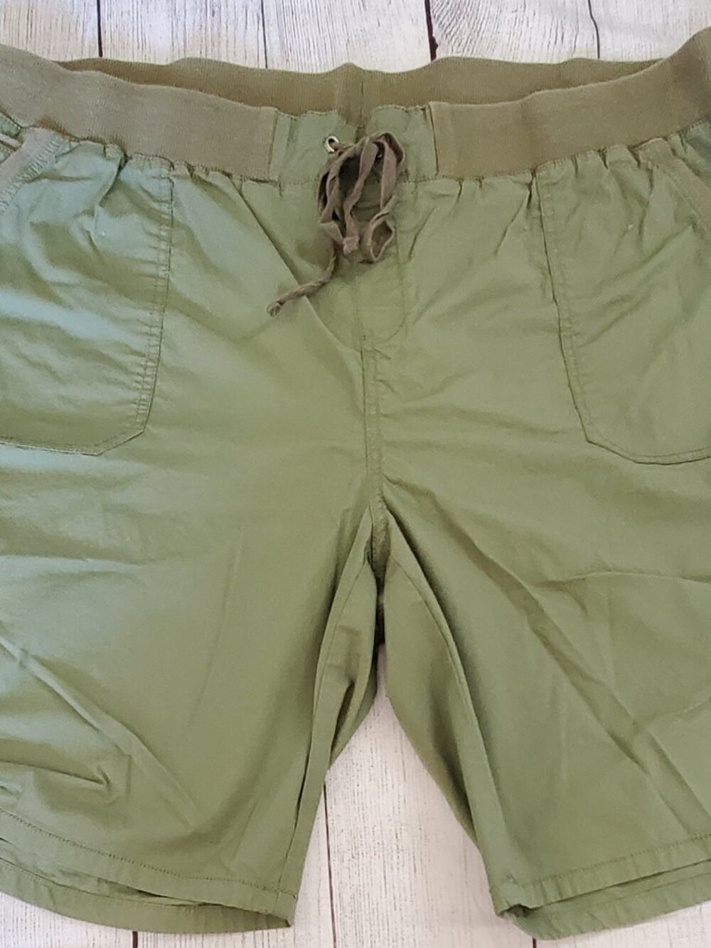 The Avenue Women's Plus Size Shorts Size 22/24  Green